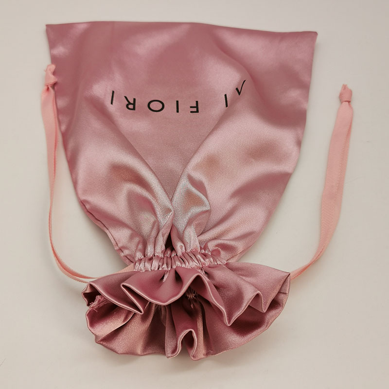 Custom Logo Satin Drawstring B - Makeup Beauty House recension och pris